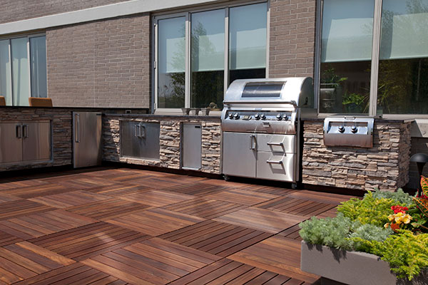 outdoor kitchen on patio